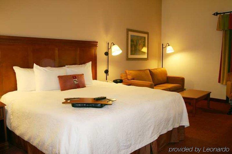 Hampton By Hilton South - I-35 & Ben White