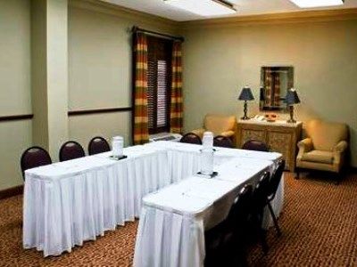 Hampton By Hilton South - I-35 & Ben White 3*