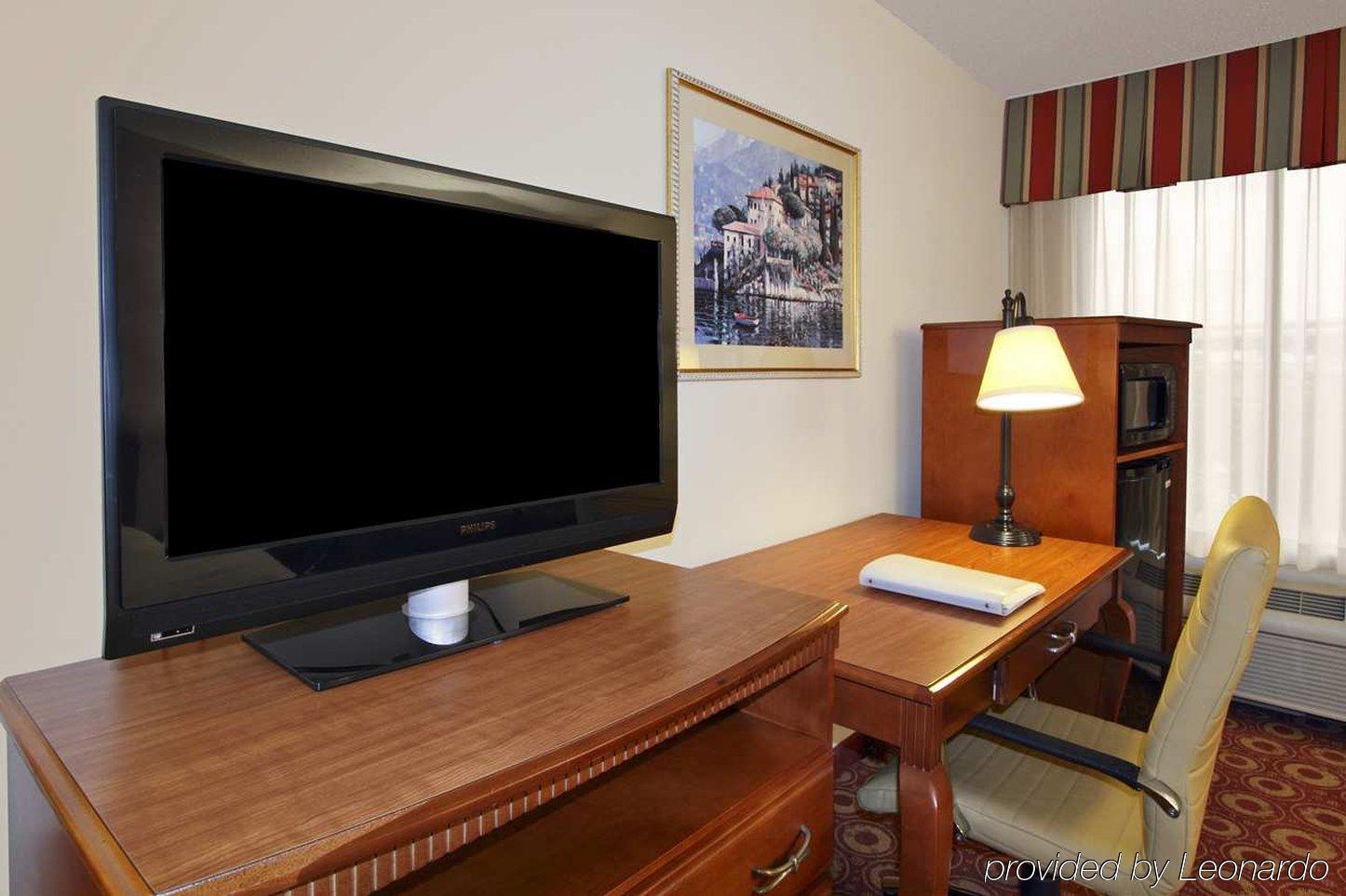 Hampton By Hilton South - I-35 & Ben White Hotel