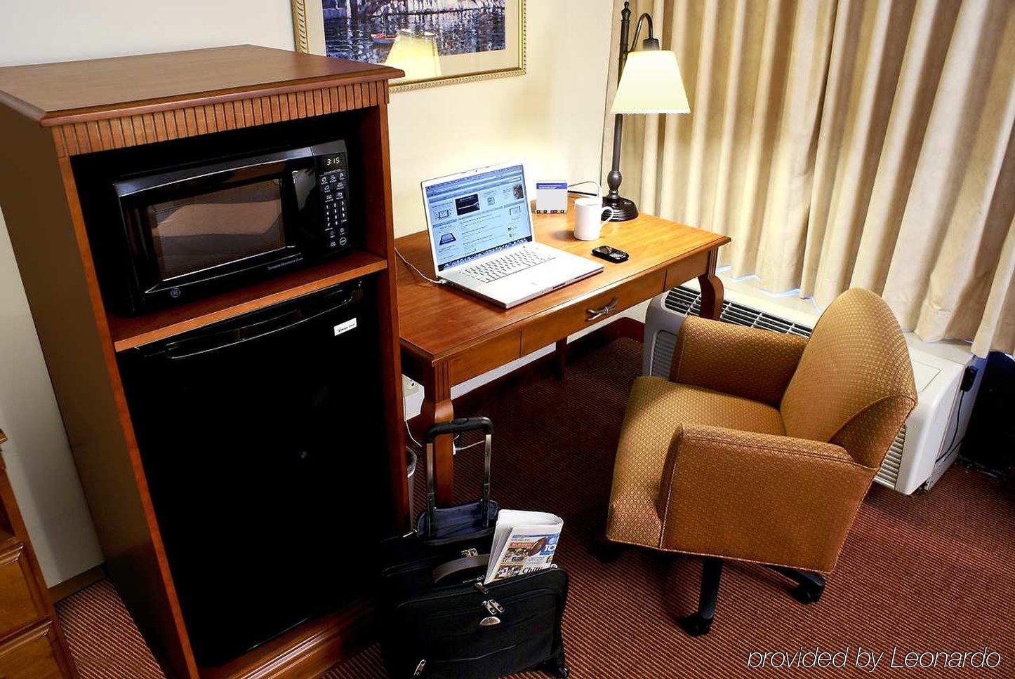 Hampton By Hilton South - I-35 & Ben White Hotel